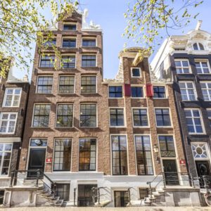 8A32323E 6466 4B28 88E8 B9060F1E1893 300x300